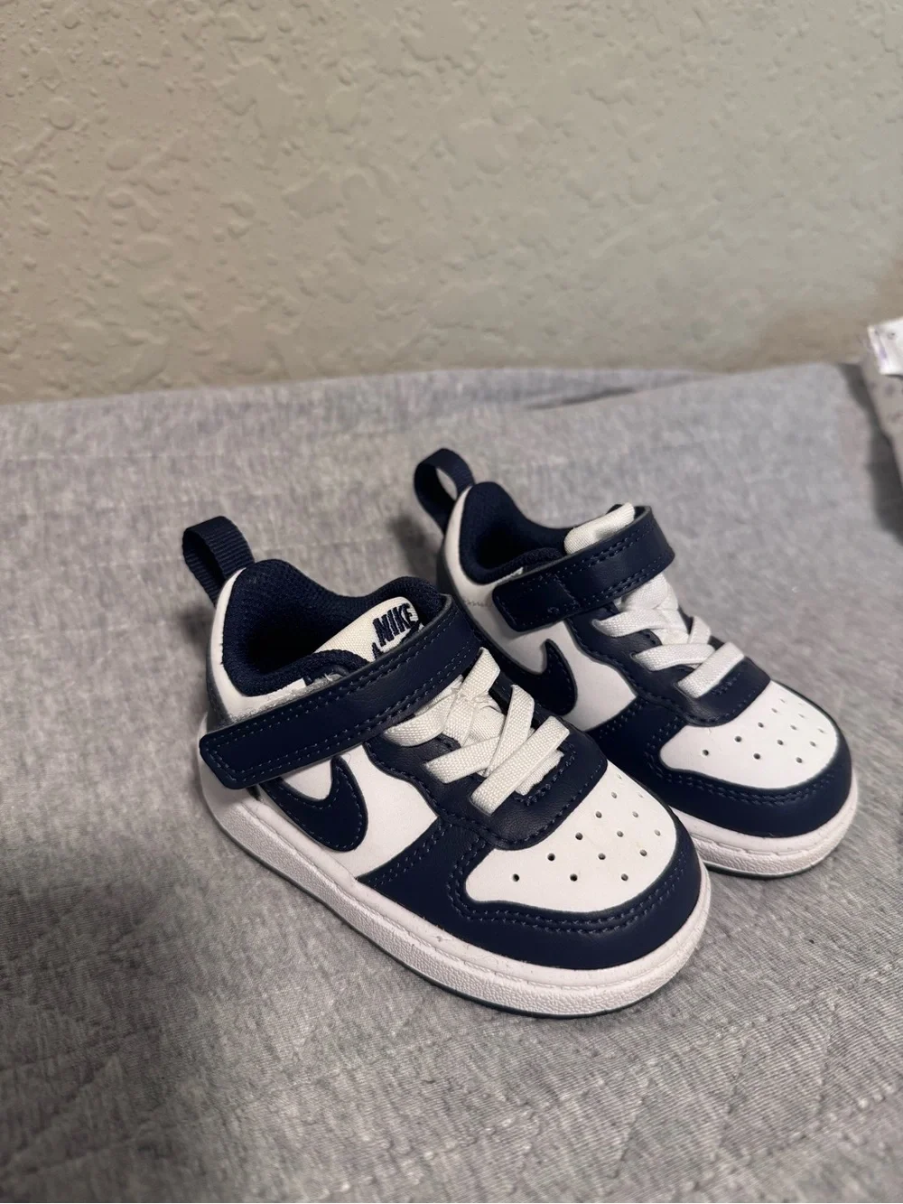 Nike Kids Navy and White Hook-and-Loop Sneakers